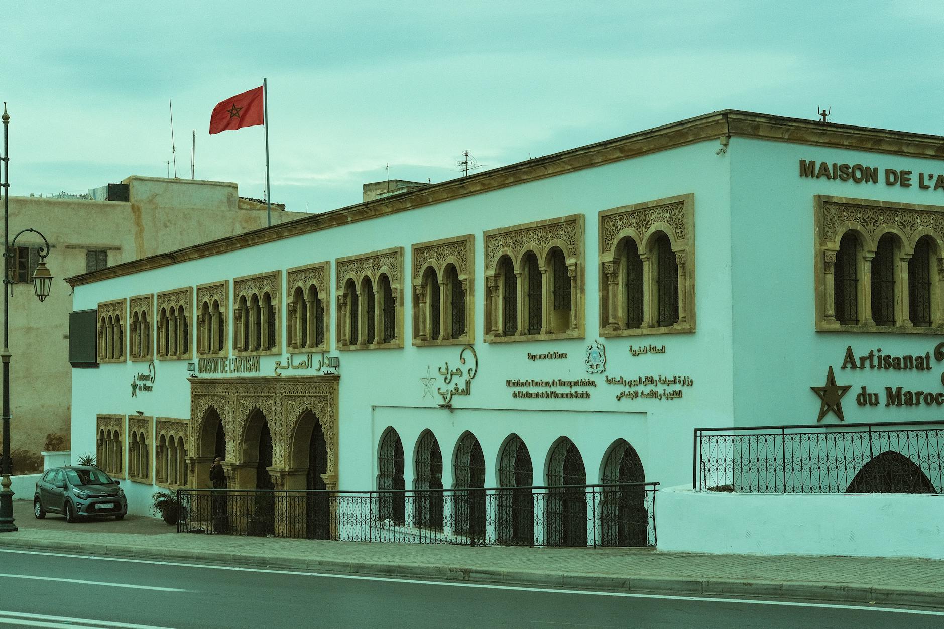 Maison Historique D'un Artisan Marocain Avec Drapeau Exposé